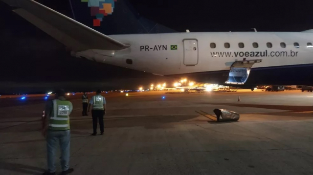 Avião da Azul ficou danificado após colisão no Aeroporto de Viracopos